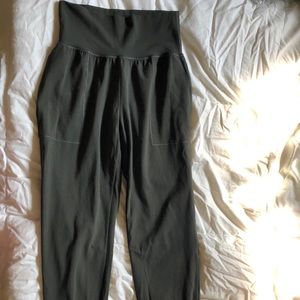 Athleta Powervita Cruise/Salutation Jogger xs